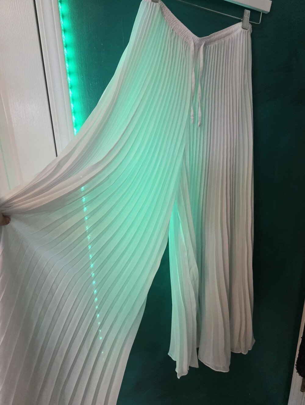 Venus White Pleated Wide Leg Pants Size Small - Picture 3 of 6
